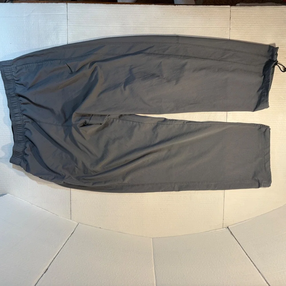 Nike Dri Fit Mens‎ M Athletic Pants Gray Elastic Waist Drawstring bottom Pockets